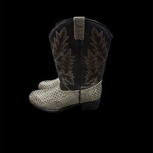 Durango‎ Women’s or Youth Snakeskin Cowboy Boots 5.5 Youth or 7 Women